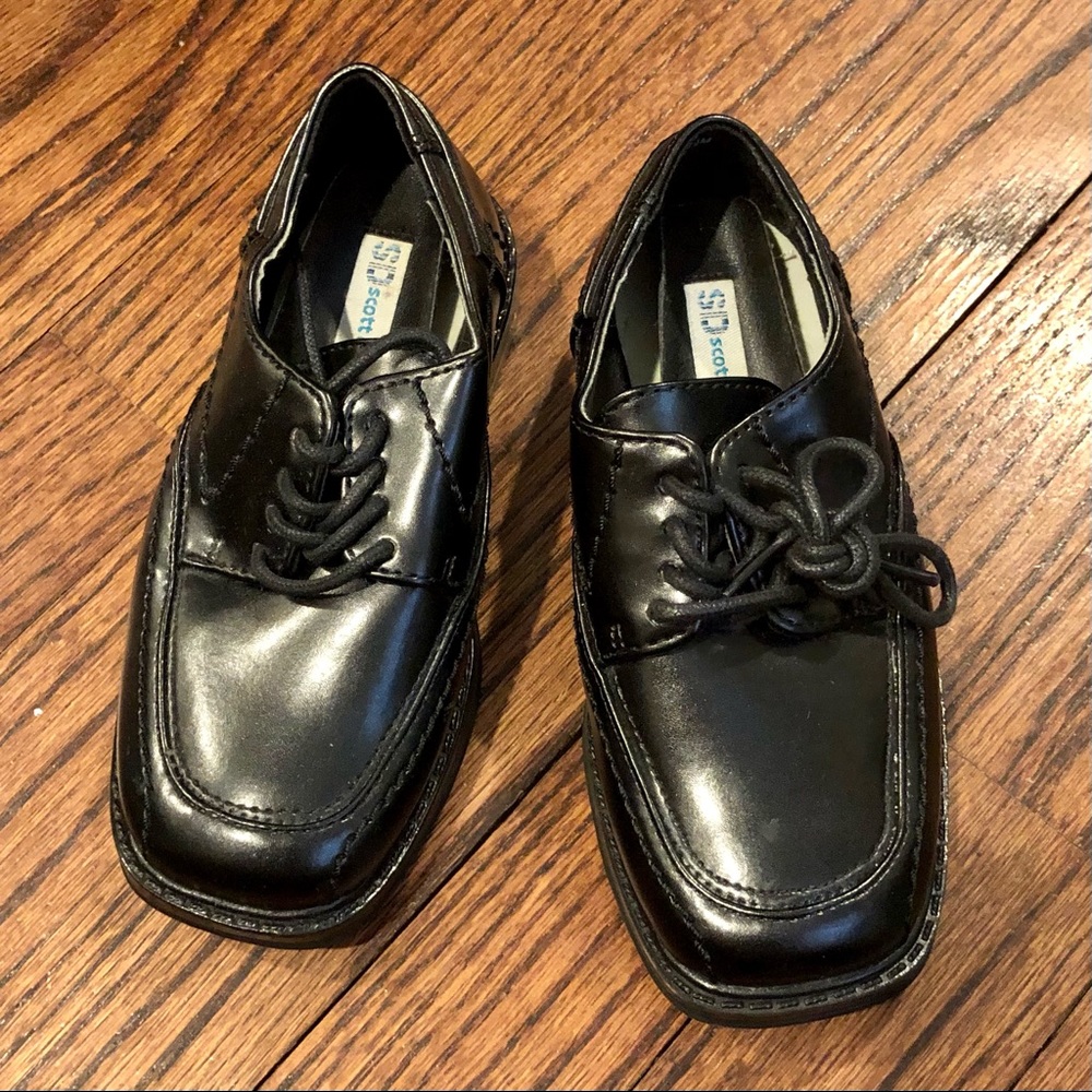 Scott David Boys Dress Shoes. Size 9.5.